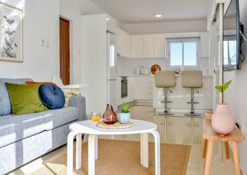 Phaedrus Living: Seaside Luxury Flat Lighthouse 67