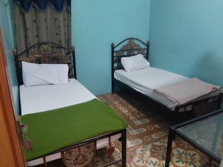 Deluxe Double Room | Iron/ironing board, free WiFi