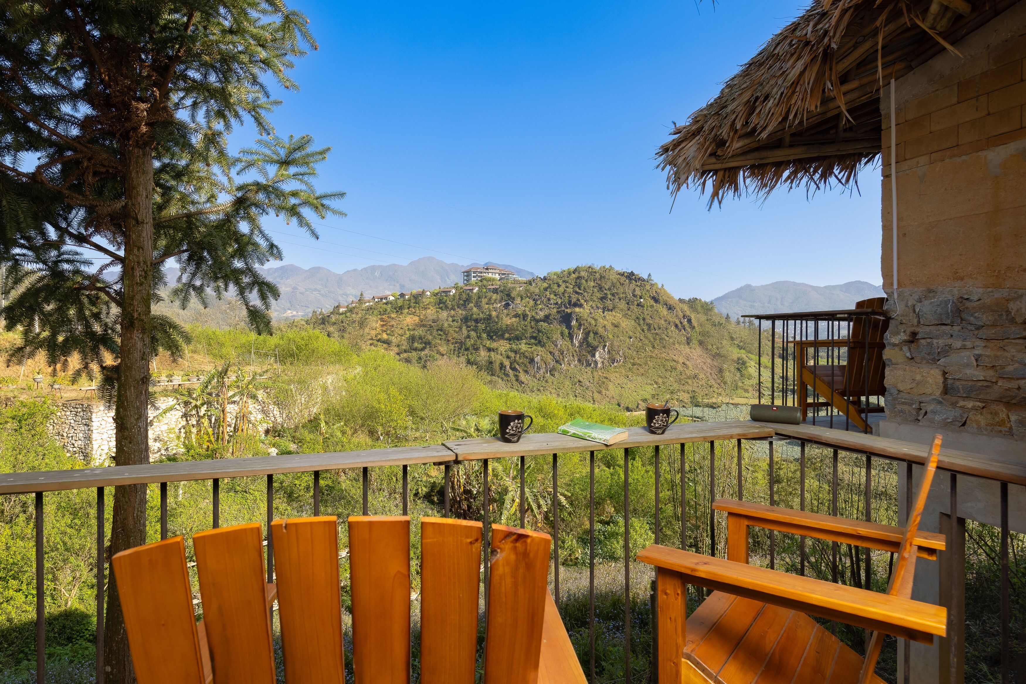 Egyptian cotton sheets, premium bedding, minibar, individually decorated