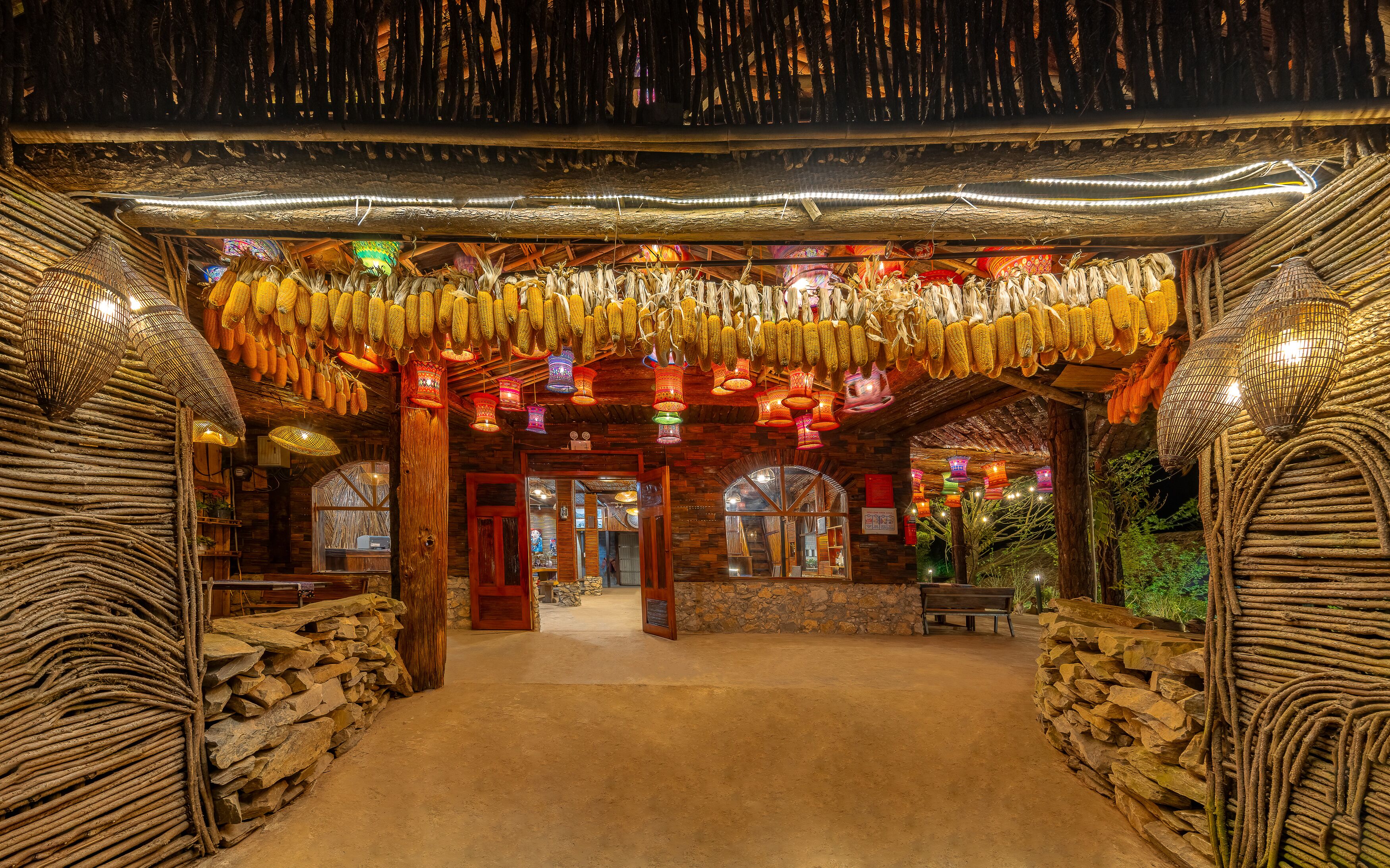 住宿正面 (夜晚)