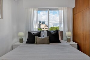 3 chambres, fer et planche à repasser, Wi-Fi, draps fournis