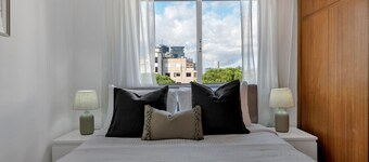 Phaedrus Living: Romanou Modern City Center Flat