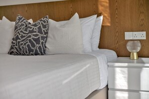 1 bedroom, iron/ironing board, WiFi, bed sheets - Phaedrus Living: Alkminis Luxury Flat Pantai (Paphos)