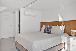 1 bedroom, iron/ironing board, WiFi, bed sheets - Phaedrus Living: Alkminis Luxury Flat Pantai (Paphos)