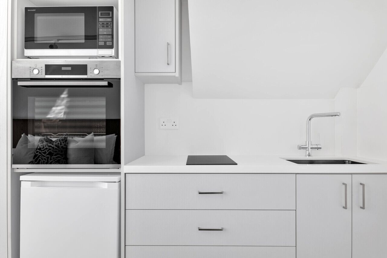 冰箱、微波炉、烤箱、炉灶