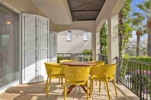 屋外ダイニングエリア