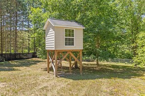 Property grounds - Pet-friendly home with fenced-in yard and hot tub (Grawn)