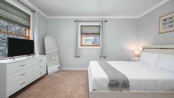 4 bedrooms, iron/ironing board, WiFi, bed sheets