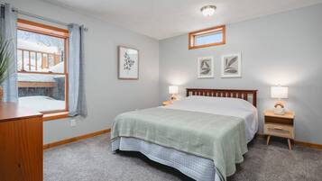 4 habitaciones, tabla de planchar con plancha, wifi y ropa de cama