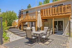 Outdoor dining - Pet-friendly home with fenced-in yard and hot tub (Grawn)