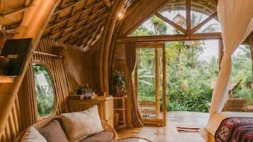 Romantic Villa | 1 bedroom, individually decorated, individually furnished, desk