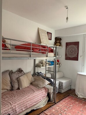2 habitaciones, tabla de planchar con plancha y wifi gratis 