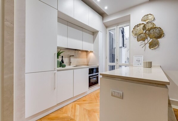 Fridge, microwave, oven, stovetop