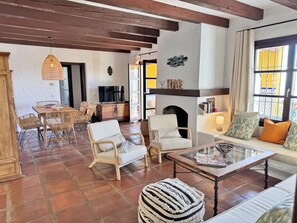 TV, fireplace - Cosy villa with private swimming pool, magnificent views, for 6 PAX (Tarifa)