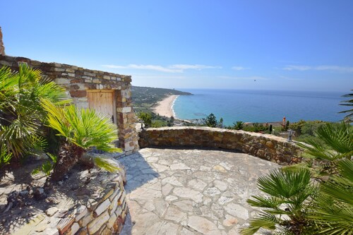 Cosy villa with private swimming pool, magnificent views, for 6 PAX