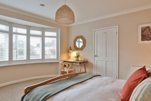 2 bedrooms, desk, iron/ironing board, WiFi - Spacious Saunton Coastal Home – Minutes from the Beach (Braunton)