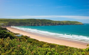 Una playa cerca