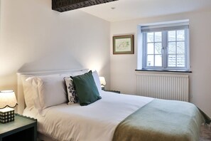 3 chambres, fer et planche à repasser, Wi-Fi, draps fournis