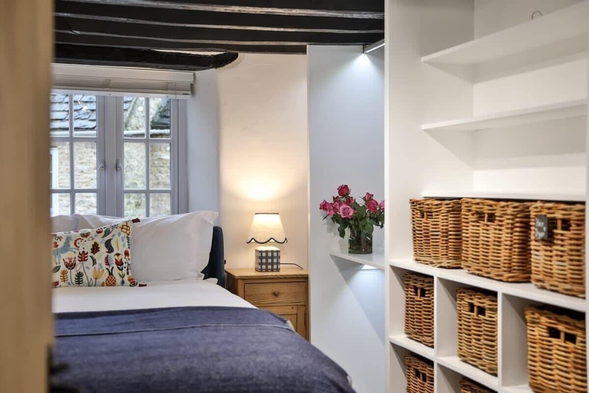 3 habitaciones, tabla de planchar con plancha, wifi y ropa de cama 