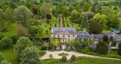 Cosy Tetbury Cottage | Walk to Shops, Cafés & Pubs