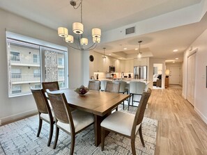 Dining - Dolphin Harbour 305 - Luxury Waterfront (Clearwater Beach)