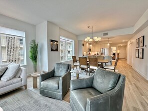 TV - Dolphin Harbour 305 - Luxury Waterfront (Clearwater Beach)