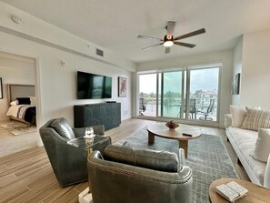 3 bedrooms, iron/ironing board, Internet, bed sheets - Dolphin Harbour 305 - Luxury Waterfront (Clearwater Beach)