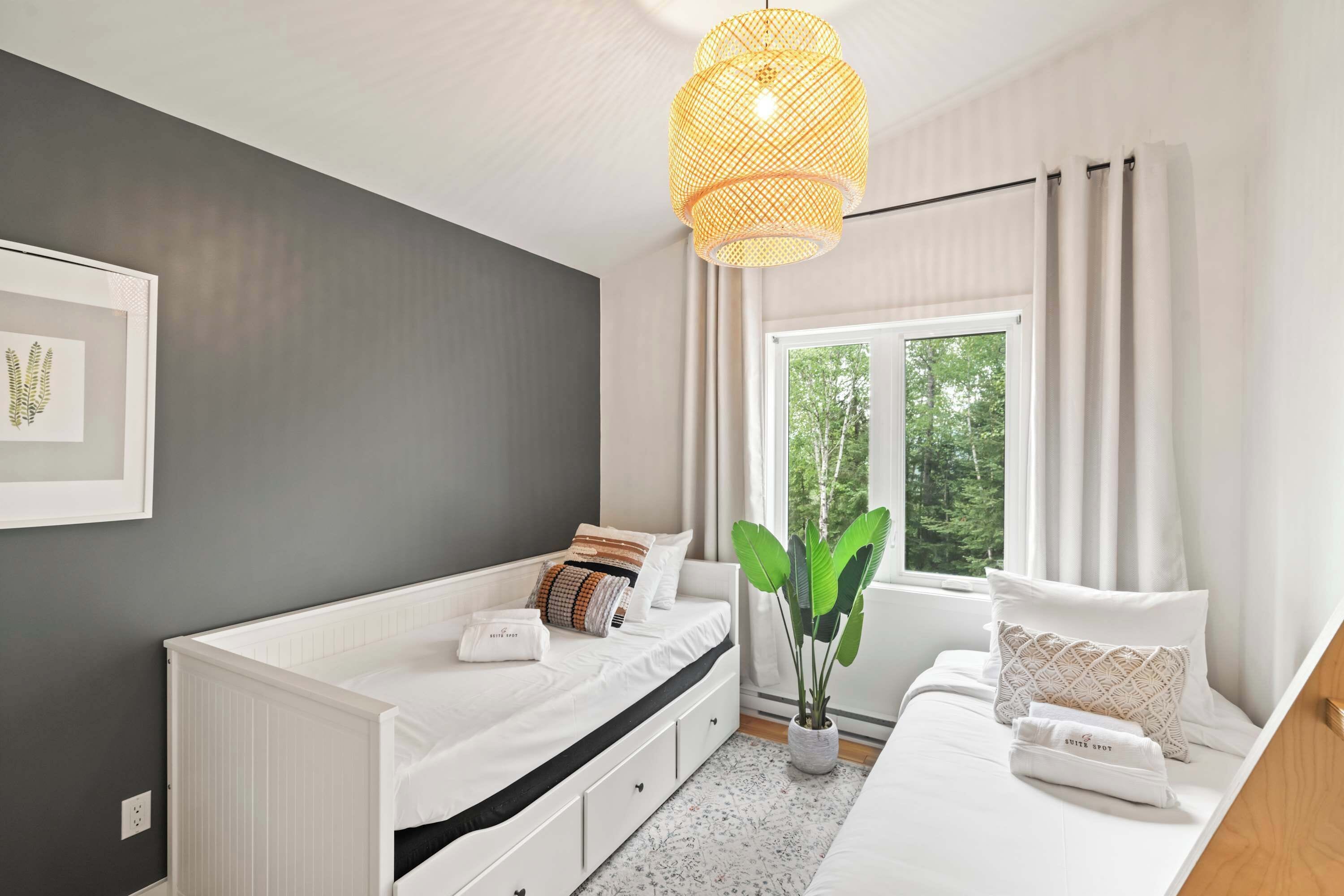 3 bedrooms, iron/ironing board, WiFi, bed sheets