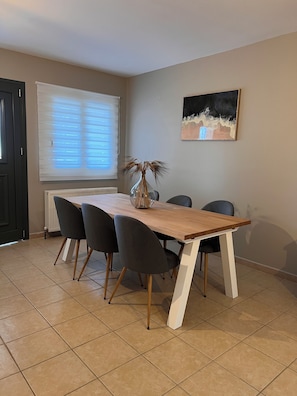 Dining room - Horizon Apartment (Kefalonia)
