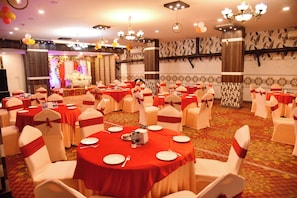 Banquet hall - HOTEL GRACIOUS (Gurugram)