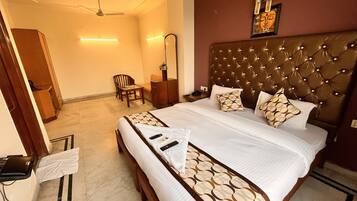 Deluxe Double Room | Premium bedding, pillow-top beds, individually furnished, desk