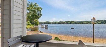 Some'R on the Beach - Beachfront Condo for Six