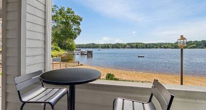 Some'R on the Beach - Beachfront Condo for Six