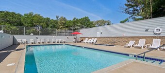 Some'R on the Beach - Beachfront Condo for Six