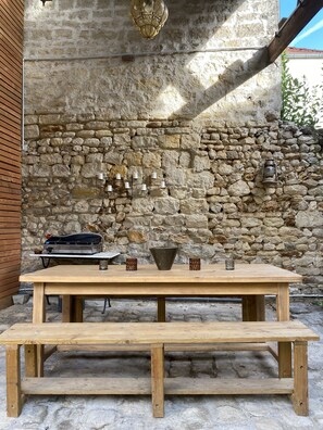 Outdoor dining - Maison de Village au Calme à 25mn de Paris! (Villennes-sur-Seine)