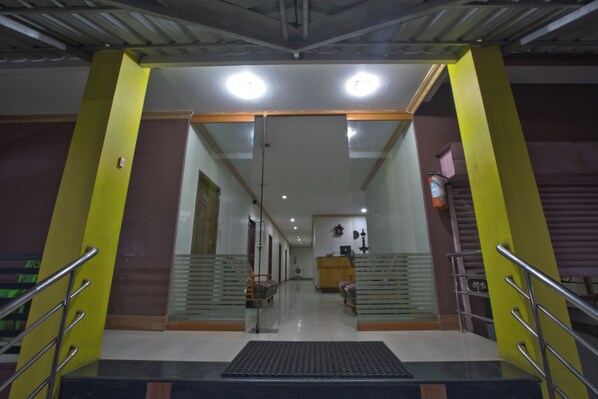 Property entrance - JAYA BHARATHI LODGE (Vilavancode)
