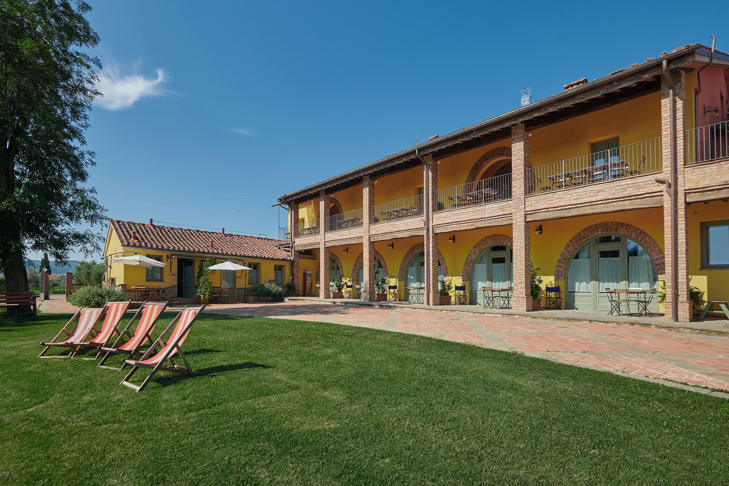 Standard-Apartment, Mehrere Betten, barrierearm, Erdgeschoss | Blick auf den Innenhof