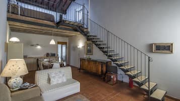 Comfort Apartment, 2 Bedrooms, 2 Bathrooms, Courtyard View | Living area