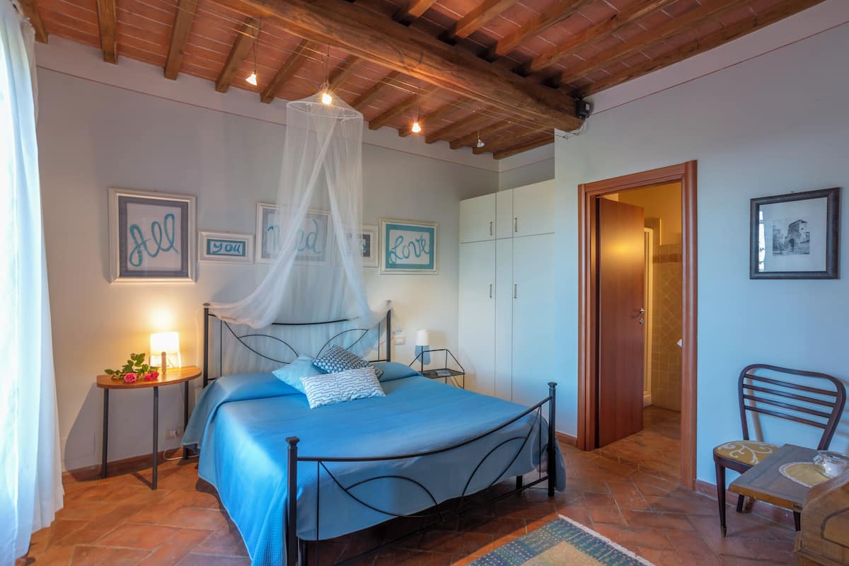 Departamento romántico, 1 cama matrimonial, Terraza, vista al valle | 2 habitaciones, caja de seguridad en la habitación y muebles diferentes