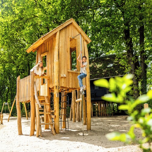 Wellness villa with private pool, sauna and bubble bath – an impressive stay for 12 guests.