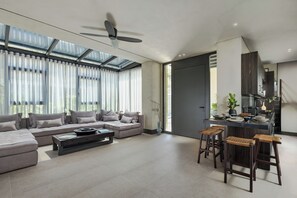 32-inch Smart TV with satellite channels - Omega Residences (Karpathos)