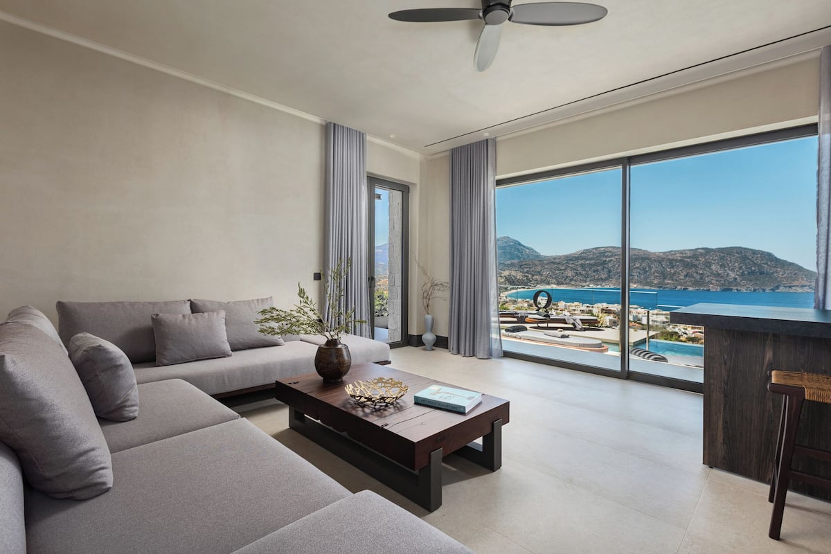 Villa with Terrace and Sea View | Living area | 32-inch Smart TV with satellite channels
