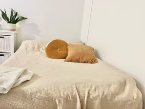 1 bedroom, blackout curtains, iron/ironing board, free WiFi - Sundbyholm (Eskilstuna)