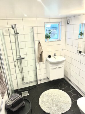 Classic-talo | Kylpyhuone | Hiustenkuivaaja