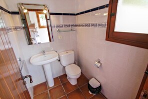 Shower, towels - SAONA VILLAS (TS FINCO): villa for 8 people, private pool, wifi (VC)