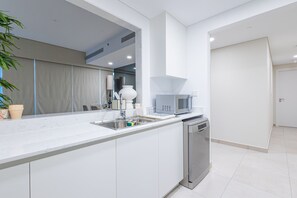 Private kitchen - SuperHost - Urban Elegance 2BR in Asayel 2 Near Burj Al Arab  (Dubai)