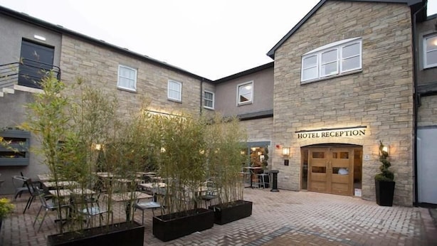 Exterior - Jolly s Hotel JD Wetherspoon (Dundee)