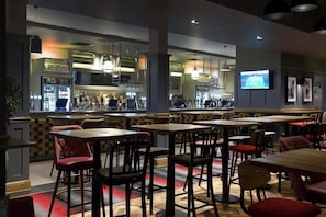 Dining - Jolly s Hotel JD Wetherspoon (Dundee)