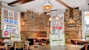 Bar (on property) - King's Head Hotel By JD Wetherspoon (Beccles)