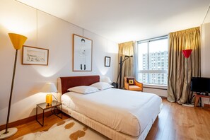 1 bedroom, WiFi, bed sheets - Eiffel Skies, by Veeve (Paris)